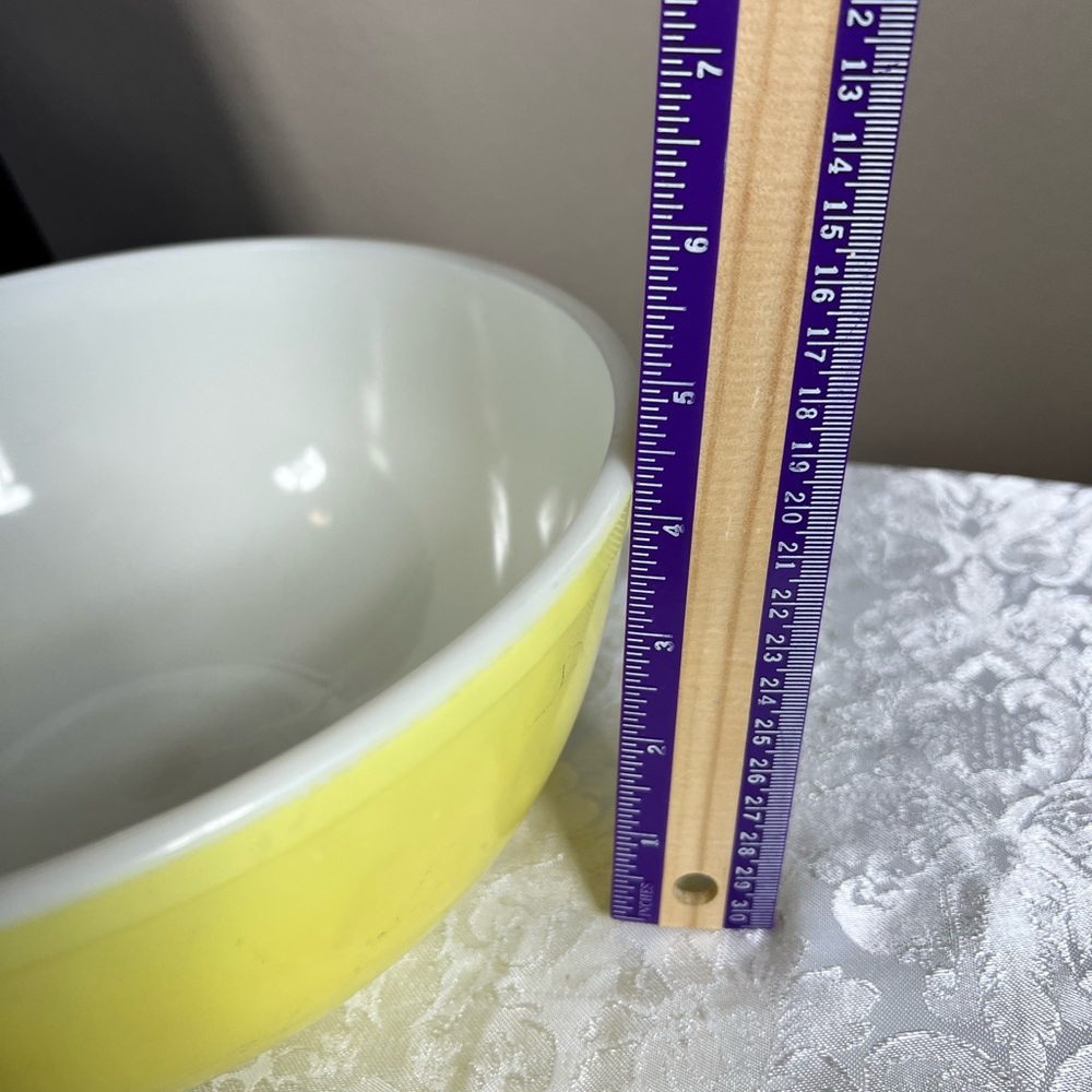 Large Pyrex Mixing Bowl - Picture 6 of 6
